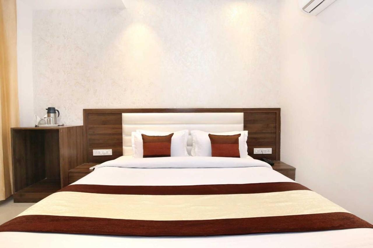 Hotel O Grand Star Amritsar Exterior foto